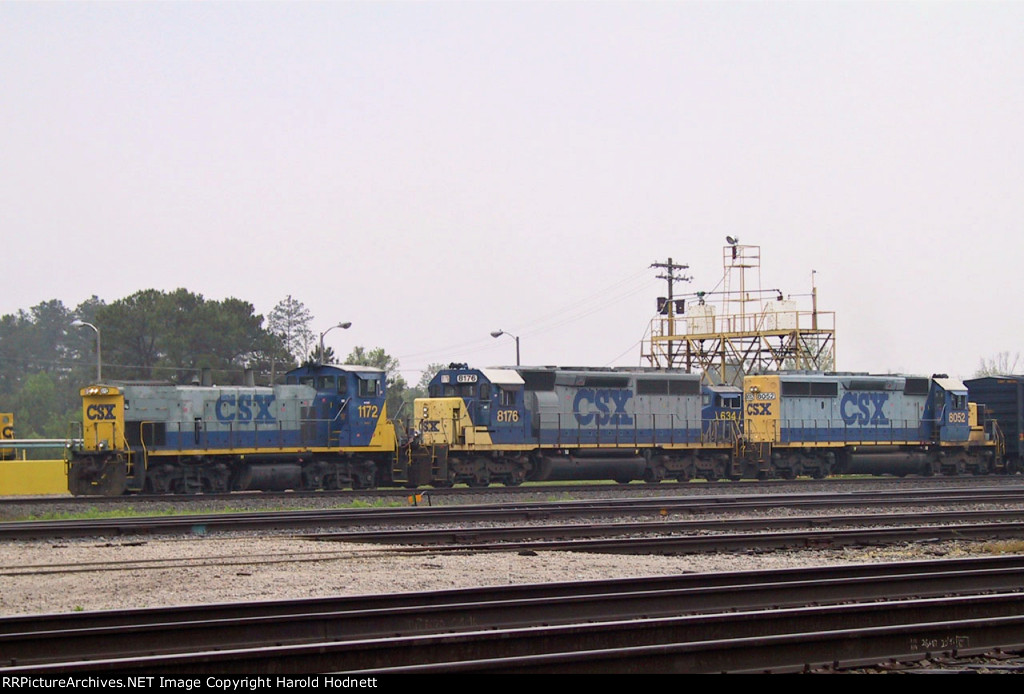 CSX 1172 leads CSX 8176 & 8052